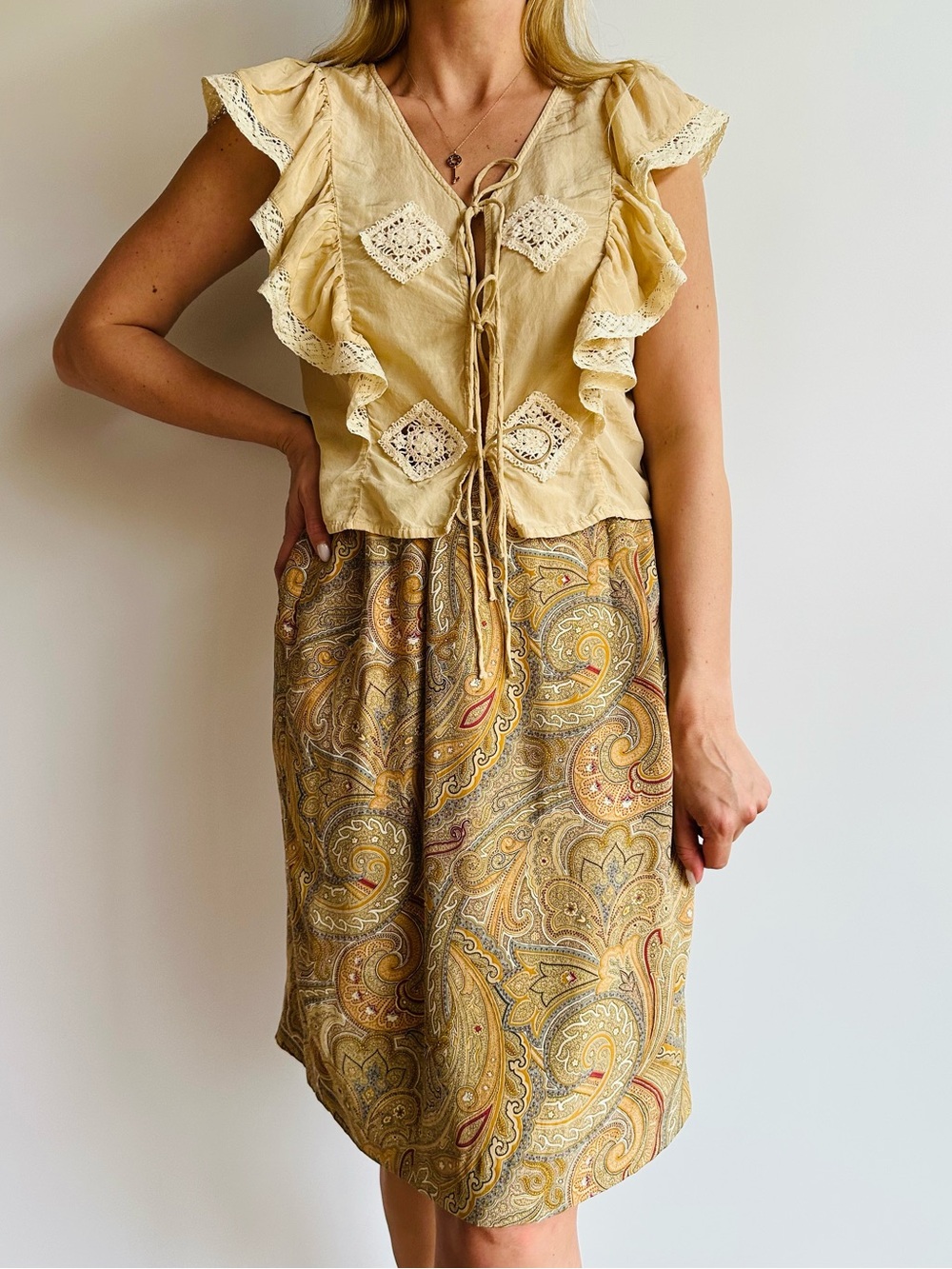 Vintage Liz Claiborne 100% Silk Paisley Midi Skirt Mustard Gold Pleated Size 10 - Picture 3 of 9